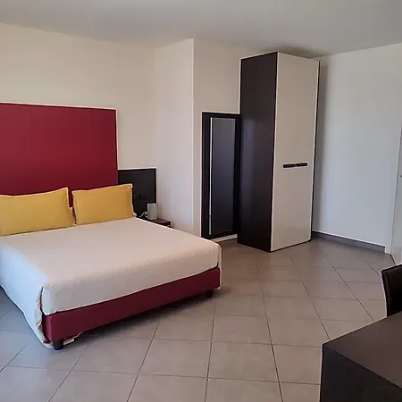 Ξενοδοχείο με διαμερίσματα Calissano 4*